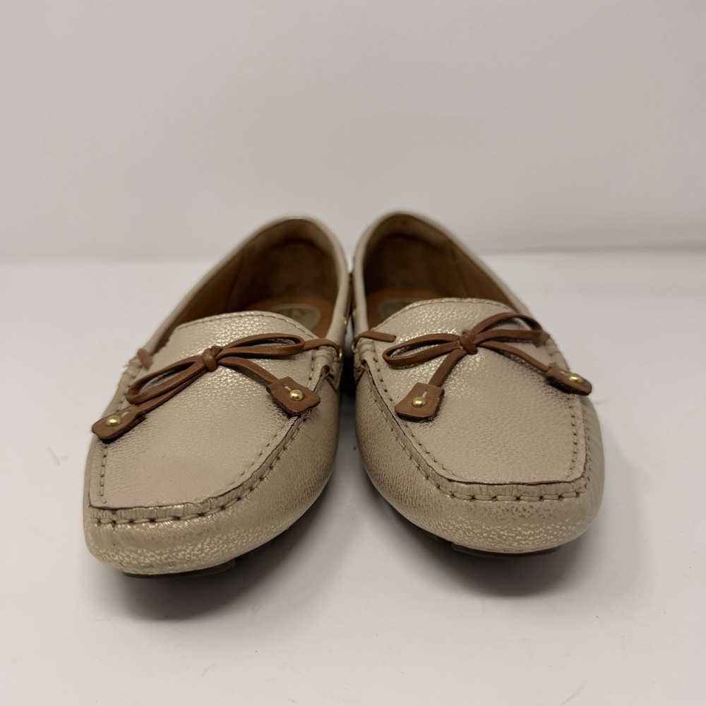 Clark's Artisan Women's 7.5 Gold Driving Moccasins Metallic Loafers Bow Detail - Picture 2 of 9